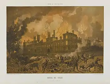 Grand bâtiment sombre d'où s'échappent des fumées et des nuages rougeoyants.