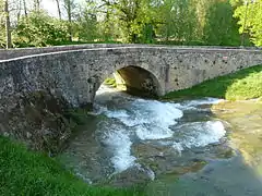 Le vieux pont sur le Coly.