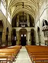 Partie arrière de la nef avec l'orgue.