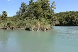 Confluent Vézéronce avec le Rhône à Surjoux.