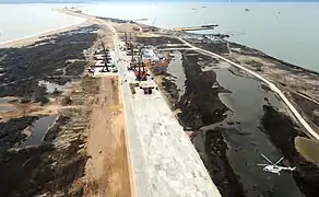 Travaux de construction du pont.