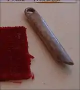 Aiguille à chas en os, fragment