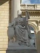 Statue dans la cour d'honneur.