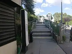Rampe d'accès vers le quai pour La Défense.