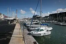 Le port de plaisance à flot, bassin de Joinville.