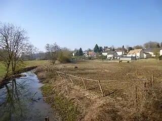Le Four à Chauxà côté du ru du Petit Moulin.