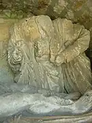 Détail de la mise au tombeau dégradée lors de la Révolution française.