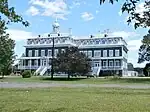 Couvent de la congrégation des Sœurs de la Charité de Saint-Louis; construit en 1903 puis agrandi dans les années 1920.