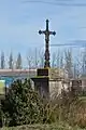 Monument avec une croix