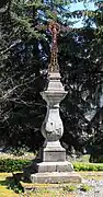 Une croix.