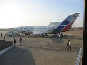 Un Yak-42 de la Cubana de Aviación sur le tarmac en 2005.