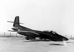 XP-87 accidenté à la suite de l'effacement du train avant.