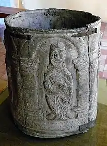 Cuve baptismale romane en plomb, Languedoc, XIIe&nbsp;siècle.