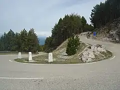 Une épingle à 1&nbsp;525&nbsp;m d'altitude, après une portion difficile suivant le mont Serein.