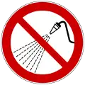 P016 – Interdit d'asperger avec de l'eau