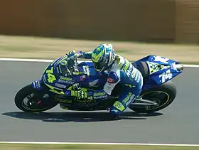 Daijiro Kato sur sa Honda RC211V lors du Grand Prix moto du Japon 2003.