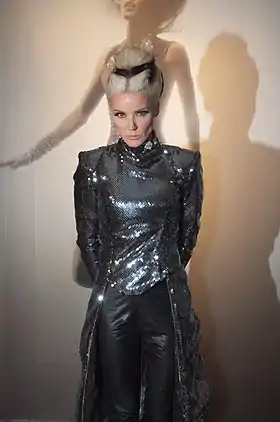Daphne Guinness – campagne pour:NARS Cosmetics (en)