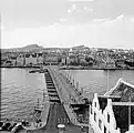 Le pont commence à s'ouvrir