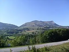 La route et le voisinage du col côté Dévoluy.