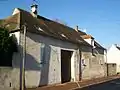 Dernier bâtiment subsistant de la ferme Valaize, rue Pasteur; avec la Grande Ferme et la Ferme de la Croix, ce fut l'une des trois fermes documentées depuis le Moyen Âge.