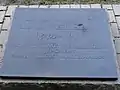 Plaque au sol à l'entrée