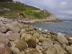Vue sur la montagne voisine depuis la jetée