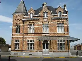 Fichier:Diksmuide NMVB stationsgebouw 2.JPG