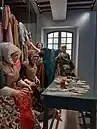 Diorama de l'Atelier des Couturières basée sur un tableau d'Antoine Raspal conservé au Musée Réattu.