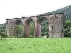Photographie d'un pont inachevé pour une ligne ferroviaire entre Bussang (Lorraine) et Urbès (Alsace)