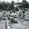 Fouilles archéologiques sur le site du champ funéraire en 1966.