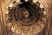 Plafond de feuilles.