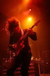 Photo de Albert Hammond Jr. lors d'un concert en 2007.