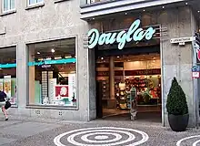 illustration de Douglas (parfumerie)