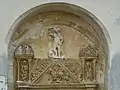 Tympan sculpté de l'église.