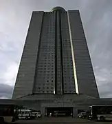 La façade de l'hôtel vue de devant