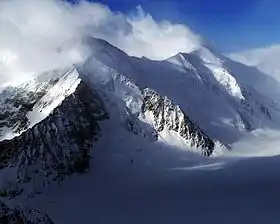 Vue du Dreieckhorn (à gauche) et de l'Aletschhorn (à droite).