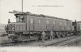 Le prototype E 502 équipée de frotteurs latéraux pour la prise de courant par 3e&nbsp;rail.