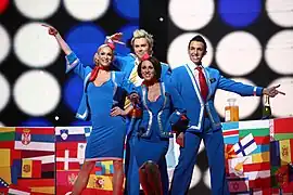 Scooch chantant "Flying the Flag (for You)" pour le Royaume-Uni