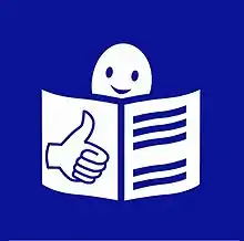 Un visage souriant derrière un livre ouvert ; sur la couverture du livre figurent des lignes de texte et un signe de pouce signifiant « d’accord ».