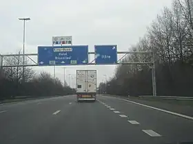 Panneau indiquant l'approche de l'échangeur