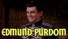 Edmund Purdom habillé en prince du XIXe&nbsp;siècle avec son nom de crédité.
