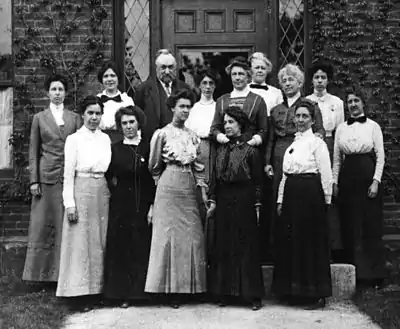 Des "Harvard Computers", engagées pour réaliser de savants calculs mathématiques liés à l'astronomie, 1913.