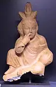 Harpocrate au pot ; Antinoé, Égypte : 100/299 après J.-C. (époque romaine). Moulage. Terre cuite, H. 32 cm. Louvre