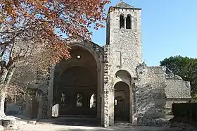 Avant de devenir pape Nicolas rejoint les chanoines de Saint-Ruf à Avignon où il entre dans les ordres.