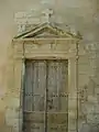 Porte de l'église donnant sur la rue Moureilles. Sans doute un reste de l'église du XVe&nbsp;siècle.