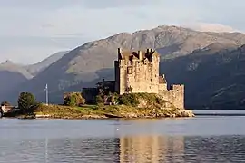 Château d'Eilean Donan (XIIIe&nbsp;siècle), dans les Highlands d'Écosse.