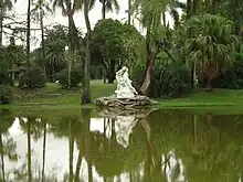 El Beso, œuvre du sculpteur français Paul Gasq. La statue représente Héro et Léandre, amoureux célèbres de la mythologie grecque.