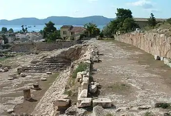 Gradins et terrasse du Télestérion