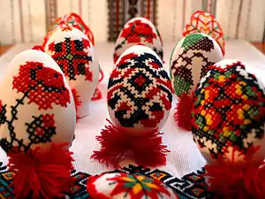 Œufs de Pâques brodés