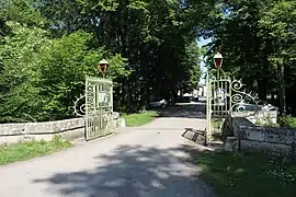 Portail d'entrée.